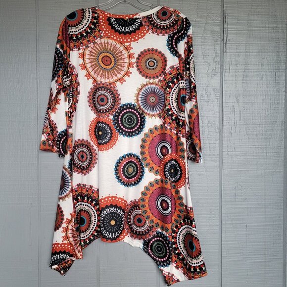 Sophie Rae Multicolor Print Asymmetrical Tunic Top. Size M - Picture 3 of 6